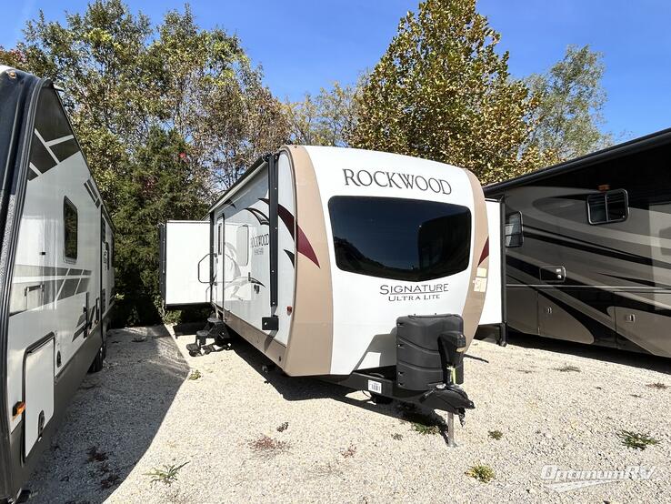 2017 Forest River Rockwood Signature Ultra Lite 8329SS RV Photo 1