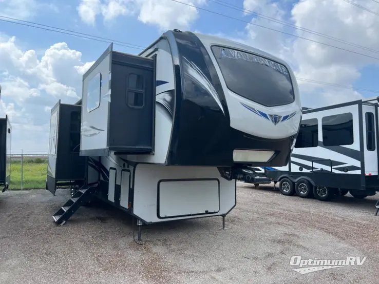 2019 Keystone Avalanche 383FL RV Photo 1