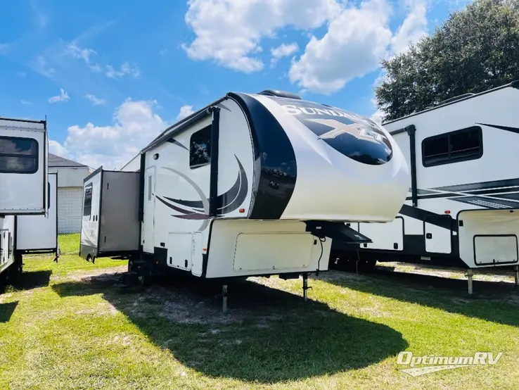 2016 Heartland Sundance XLT 285TS RV Photo 1