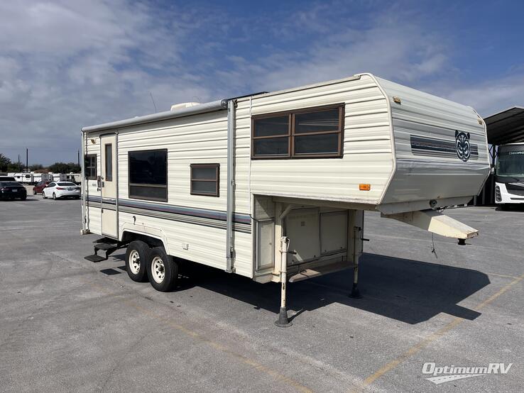 1989 Fleetwood Lynx Prowler 235C RV Photo 1