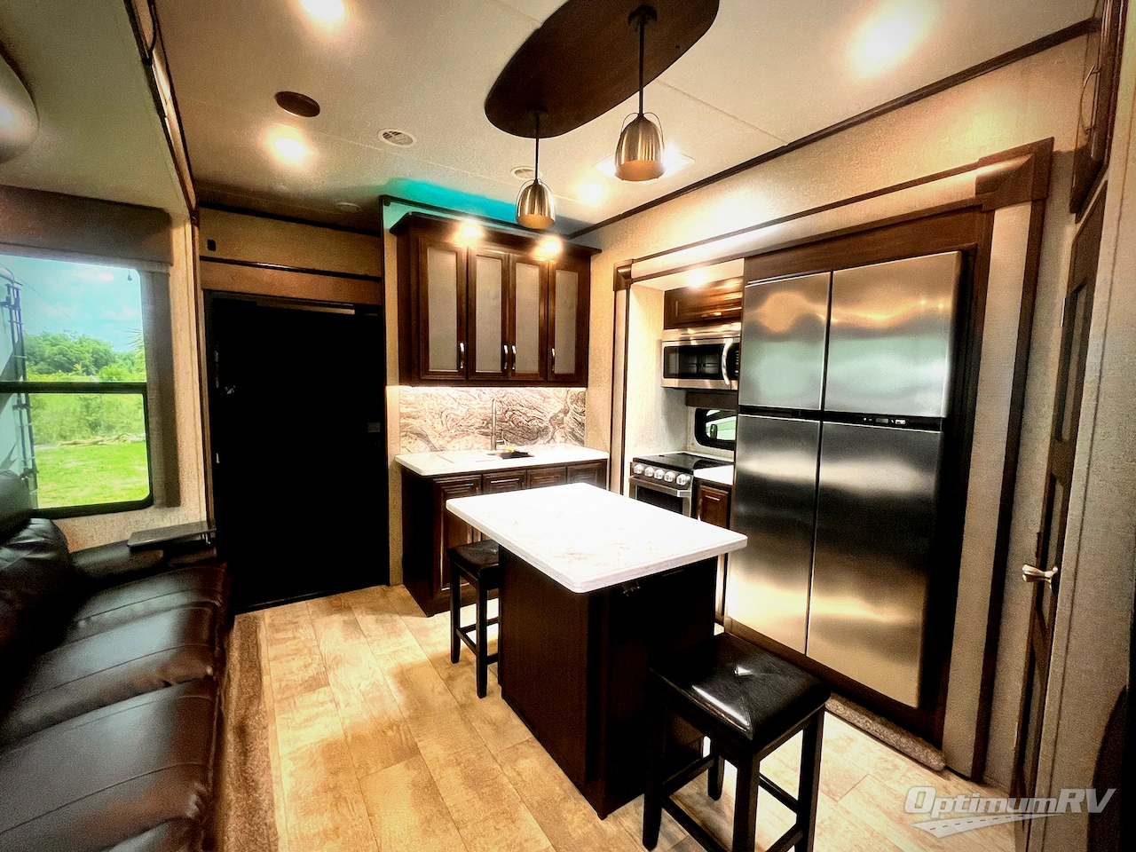2019 Grand Design Momentum M-Class 349M Photo 4