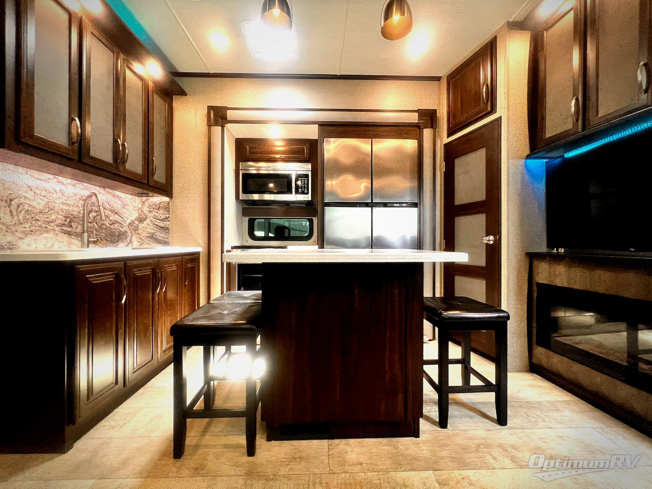 2019 Grand Design Momentum M-Class 349M Photo 8