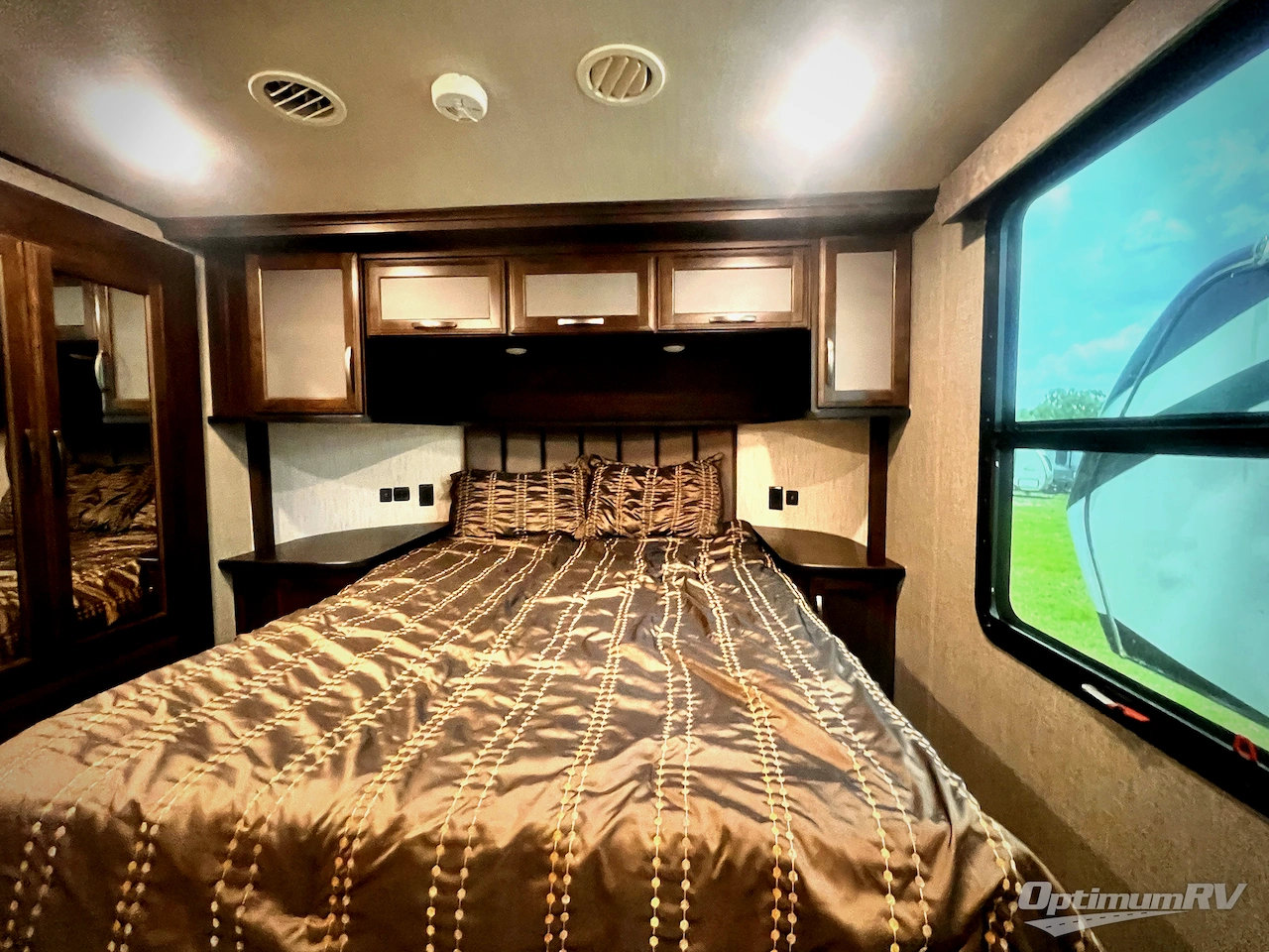 2019 Grand Design Momentum M-Class 349M Photo 15