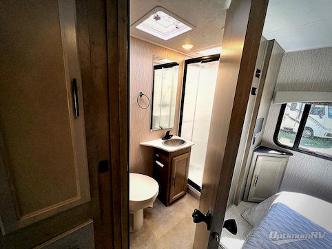 2022 Coachmen Freelander 26DS Ford 450 RV Photo 4