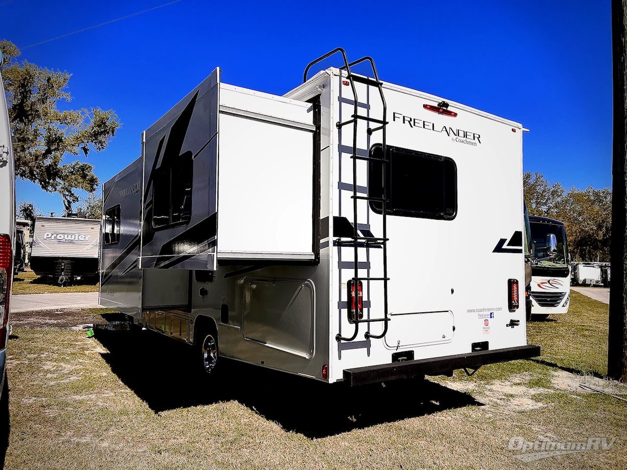 2022 Coachmen Freelander 26DS Ford 450 Photo 3