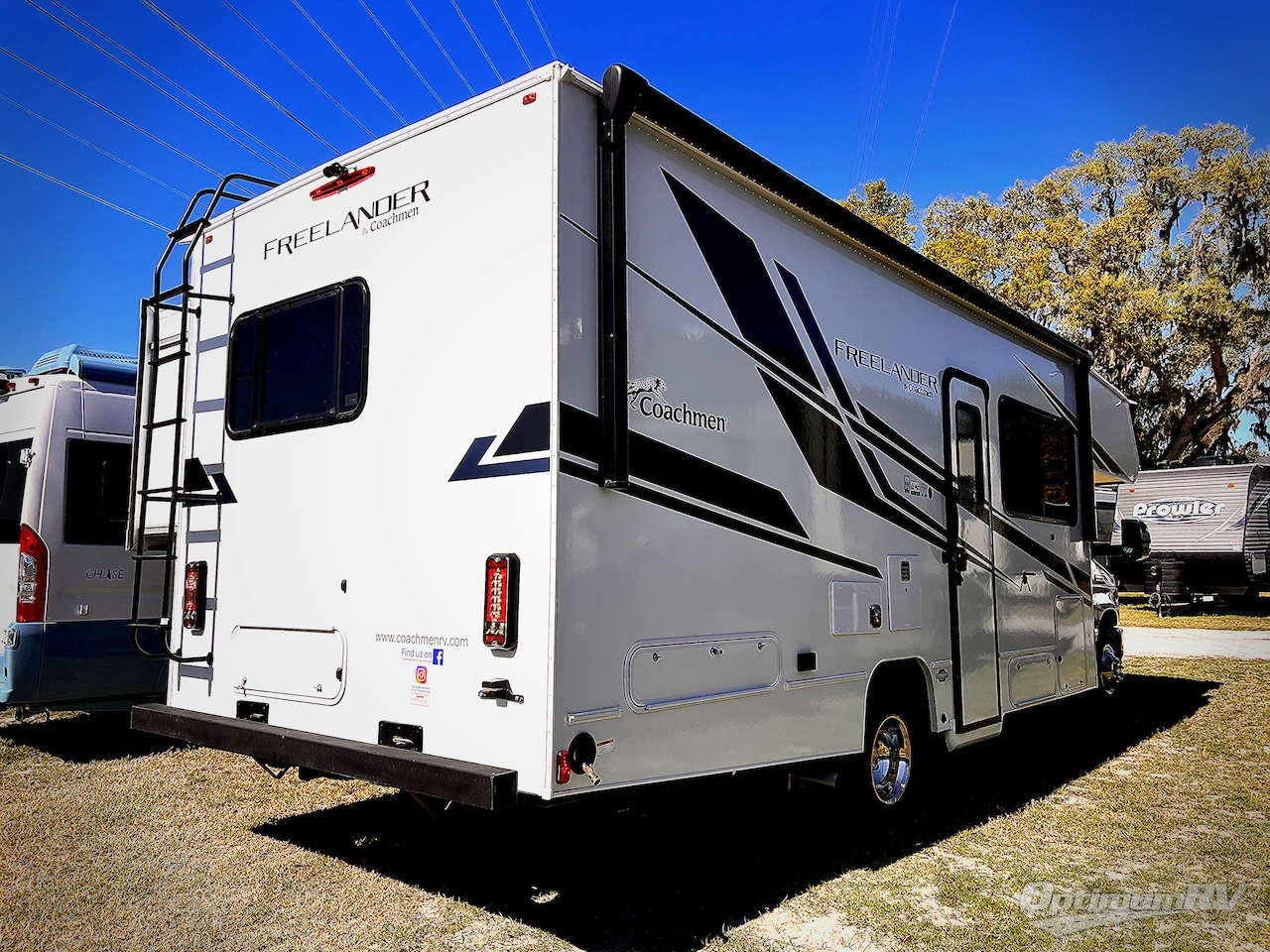 2022 Coachmen Freelander 26DS Ford 450 Photo 2