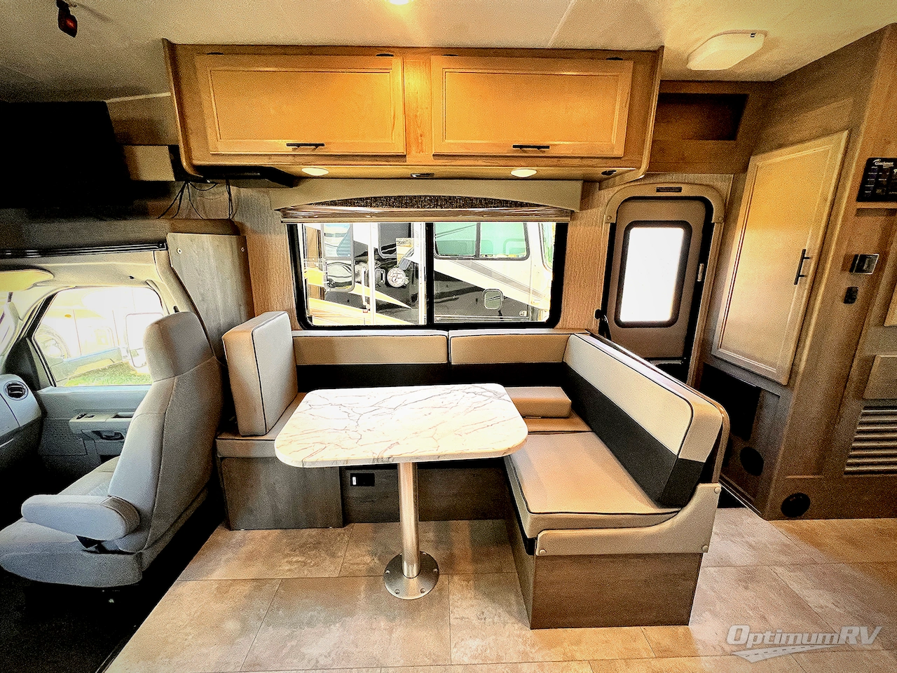 2022 Coachmen Freelander 26DS Ford 450 Photo 8