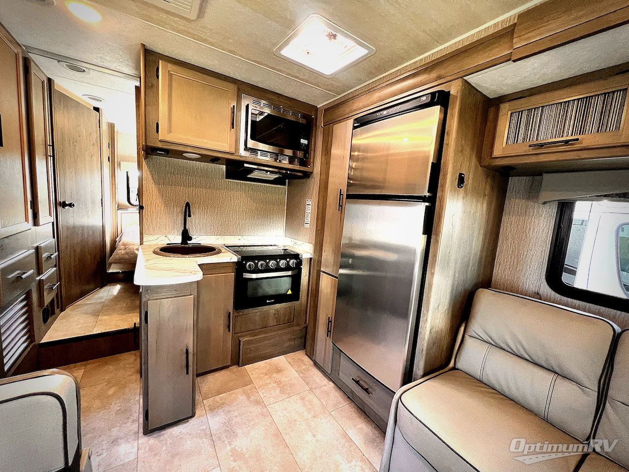 2022 Coachmen Freelander 26DS Ford 450 Photo 9