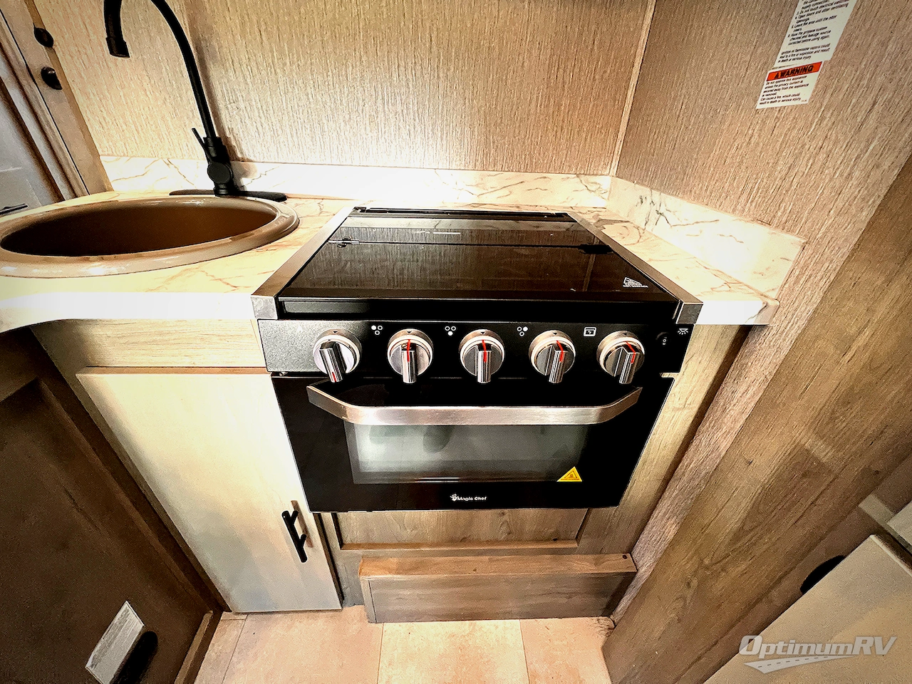2022 Coachmen Freelander 26DS Ford 450 Photo 11