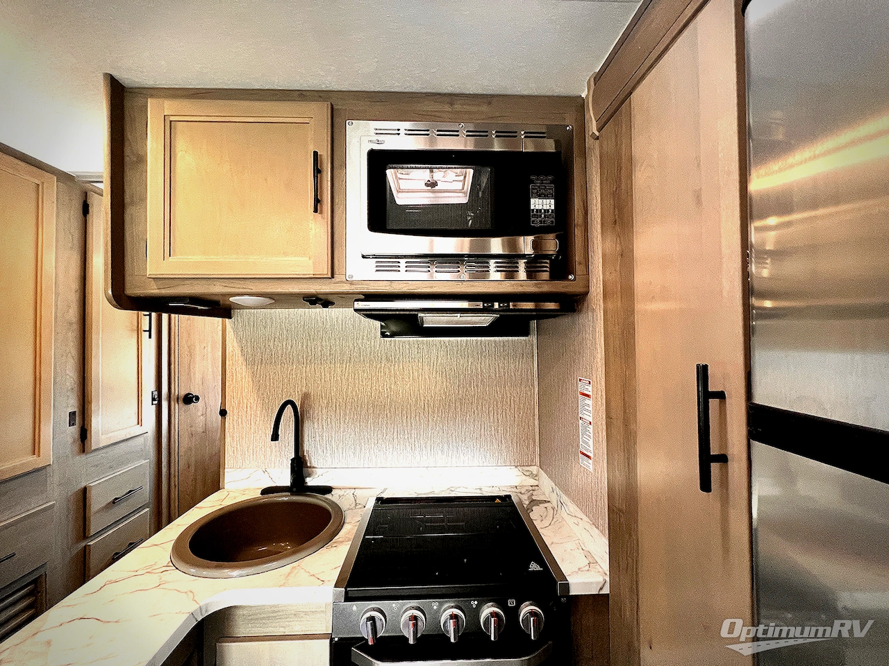2022 Coachmen Freelander 26DS Ford 450 Photo 12