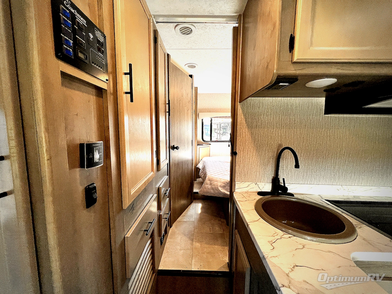2022 Coachmen Freelander 26DS Ford 450 Photo 14