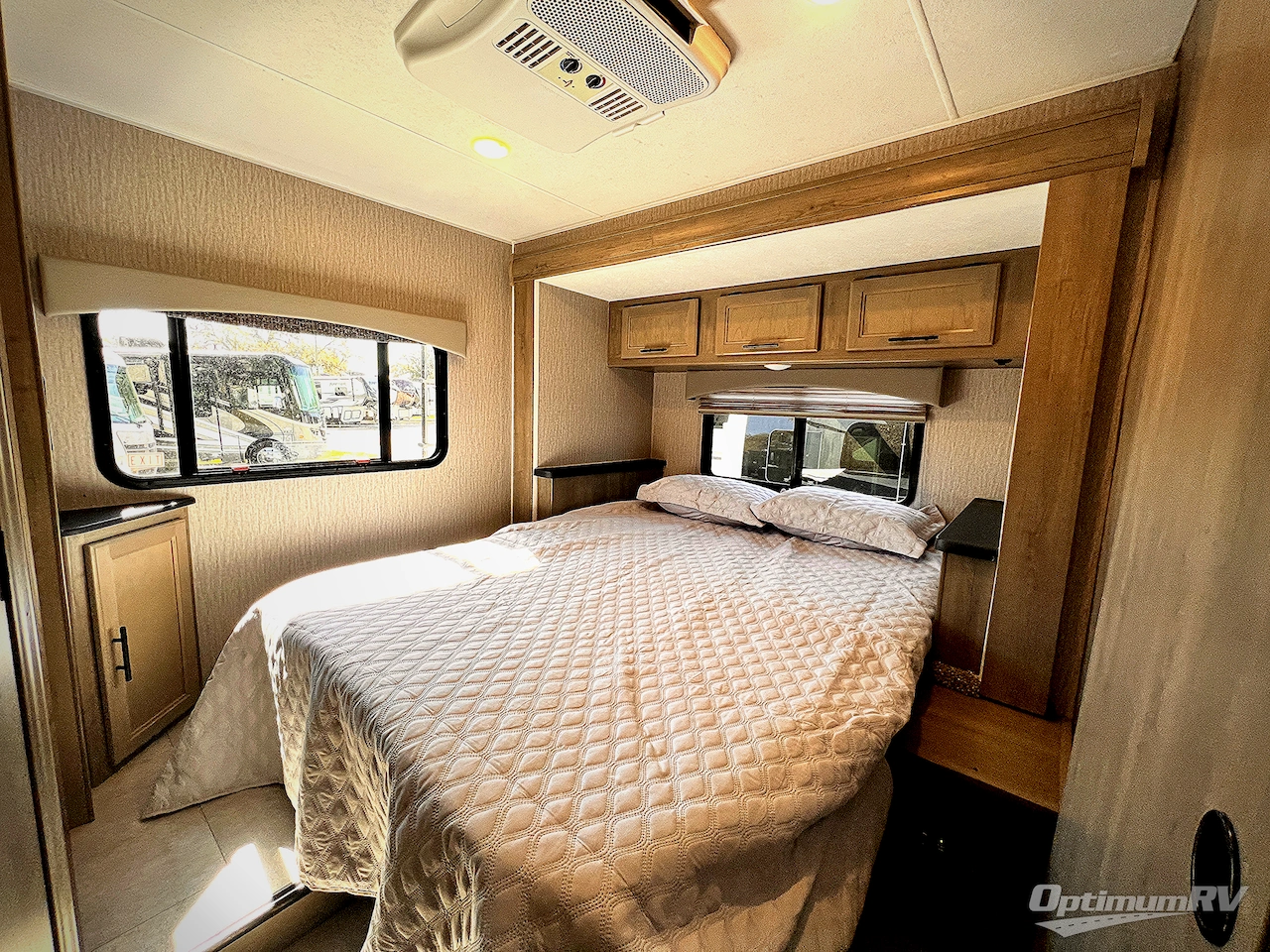 2022 Coachmen Freelander 26DS Ford 450 Photo 15