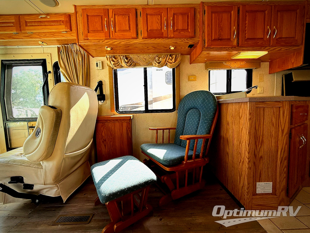 2002 Holiday Rambler Endeavor 38PBDD Photo 8