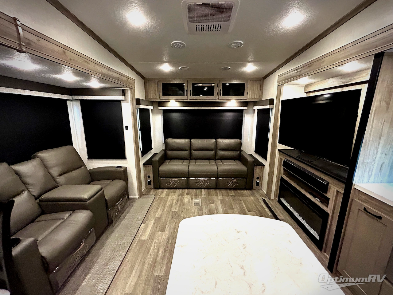 2024 Coachmen Chaparral 393MBX Photo 4