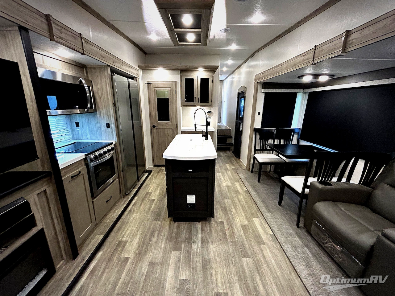 2024 Coachmen Chaparral 393MBX Photo 5