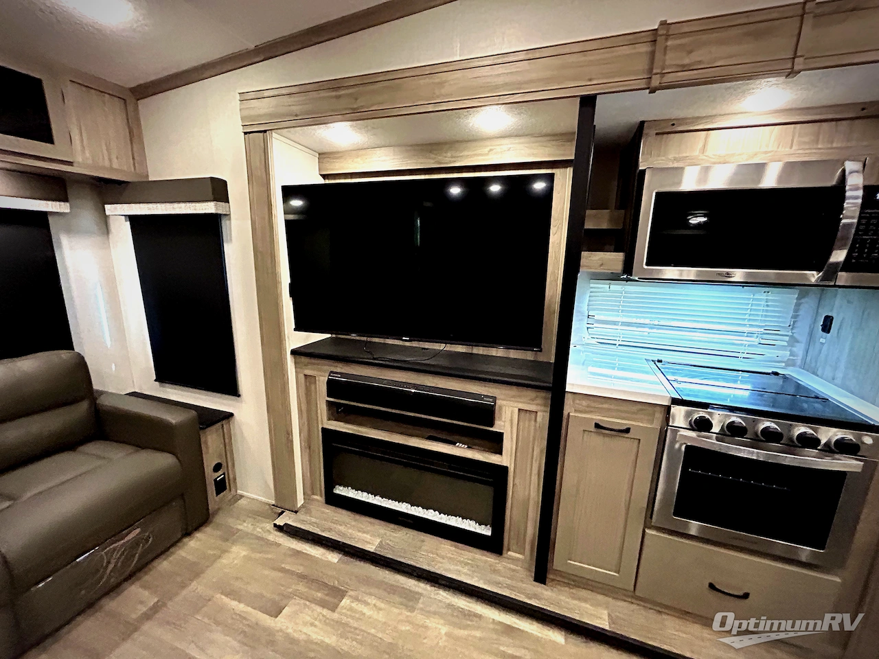 2024 Coachmen Chaparral 393MBX Photo 24