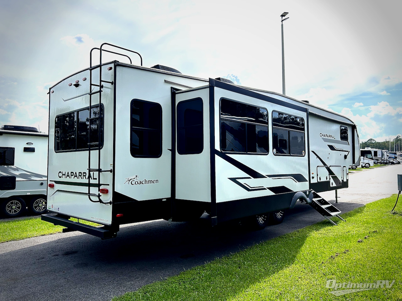 2024 Coachmen Chaparral 393MBX Photo 2