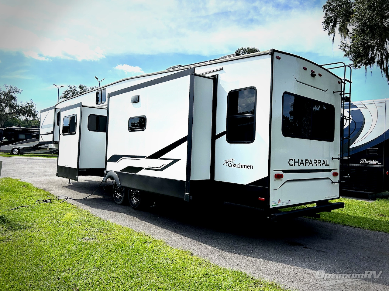 2024 Coachmen Chaparral 393MBX Photo 3