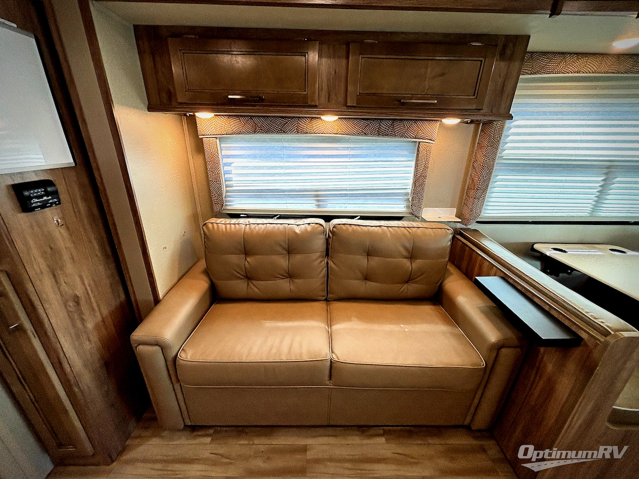 2019 Entegra Odyssey 25R Photo 14