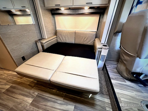 2021 Thor Vegas 24.1 RV Photo 3