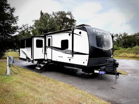 Used 2024 Forest River Flagstaff Super Lite 29RLBS Featured Photo