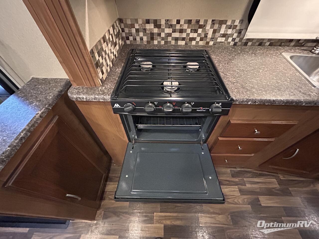 2017 Coachmen Pursuit 27 KB Photo 10