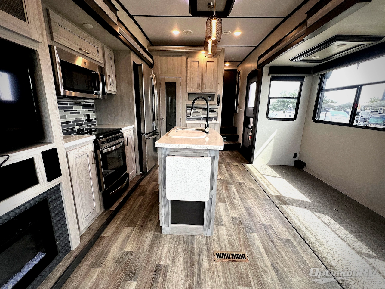 2021 Keystone Montana High Country 295RL Photo 5