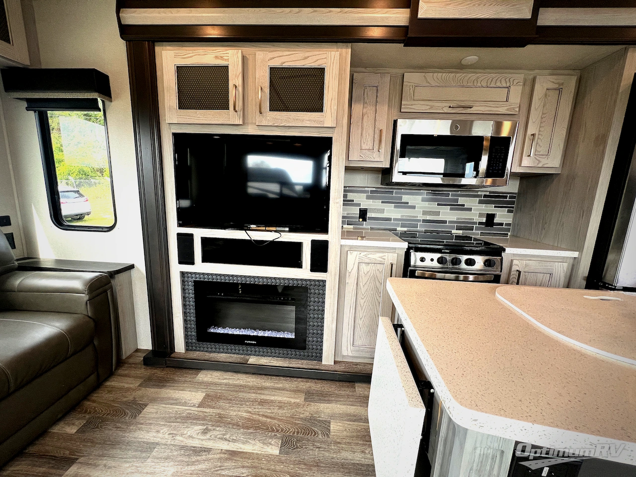 2021 Keystone Montana High Country 295RL Photo 7