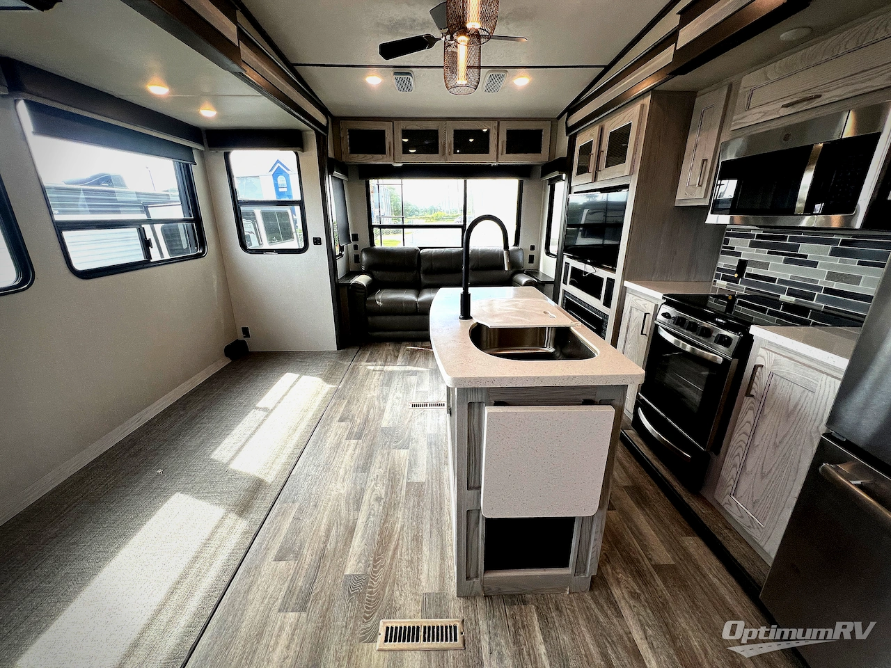 2021 Keystone Montana High Country 295RL Photo 18