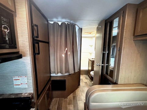 2022 Thor Chateau 22E RV Photo 3