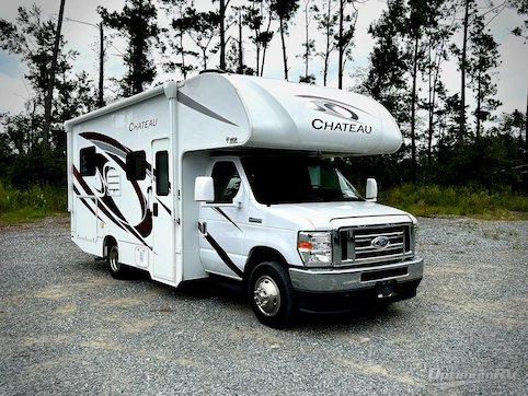 Used 2022 Thor Chateau 22E Featured Photo