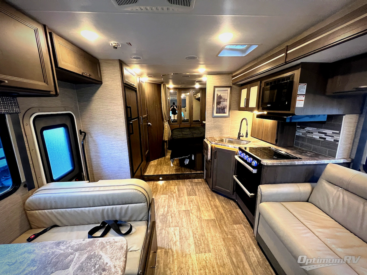 2023 Thor Chateau 27R Photo 2