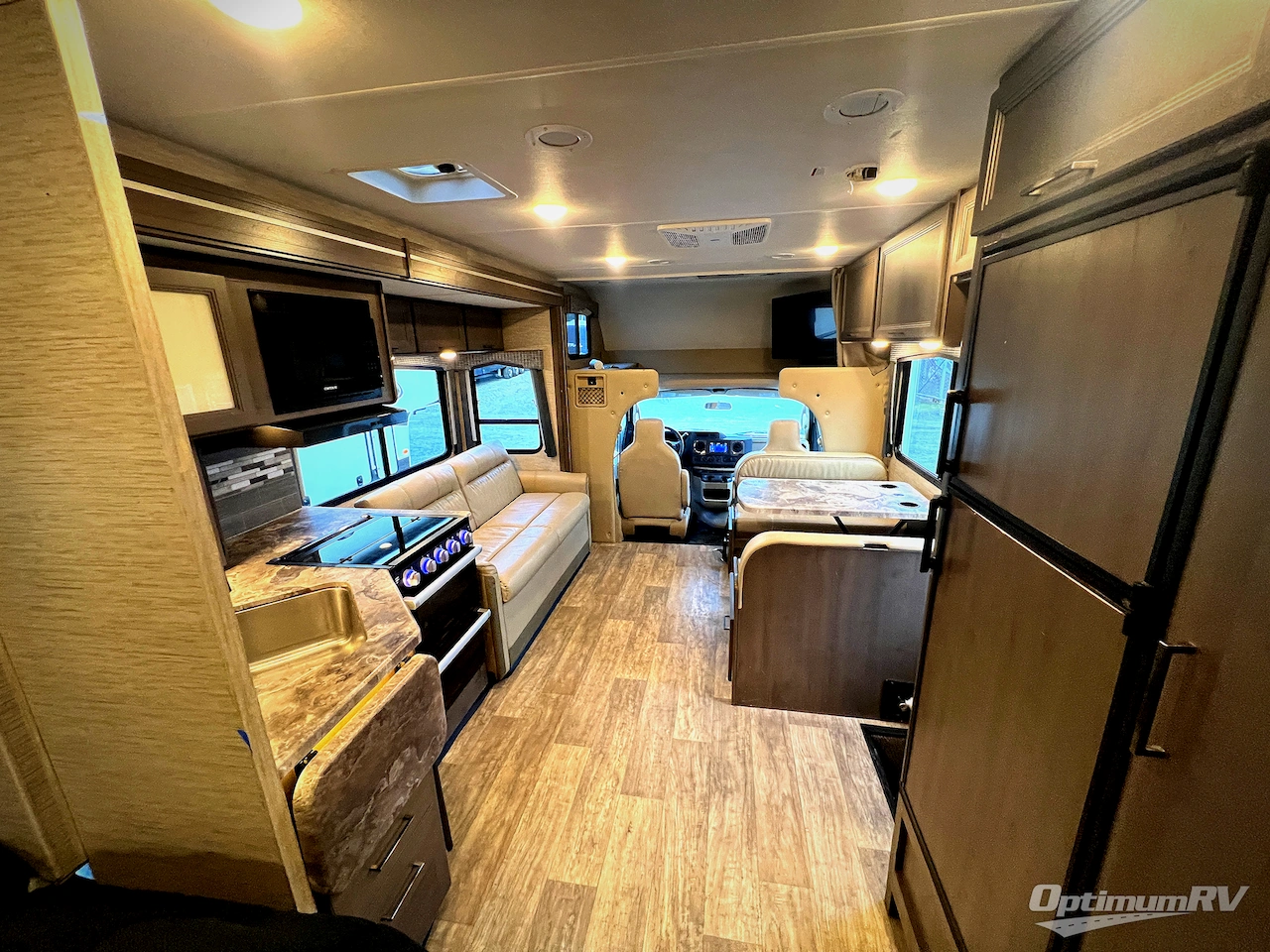 2023 Thor Chateau 27R Photo 3