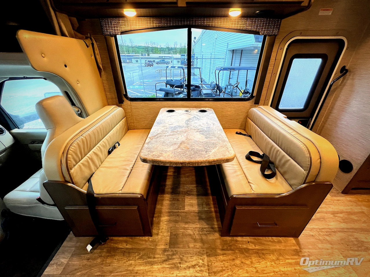 2023 Thor Chateau 27R Photo 9