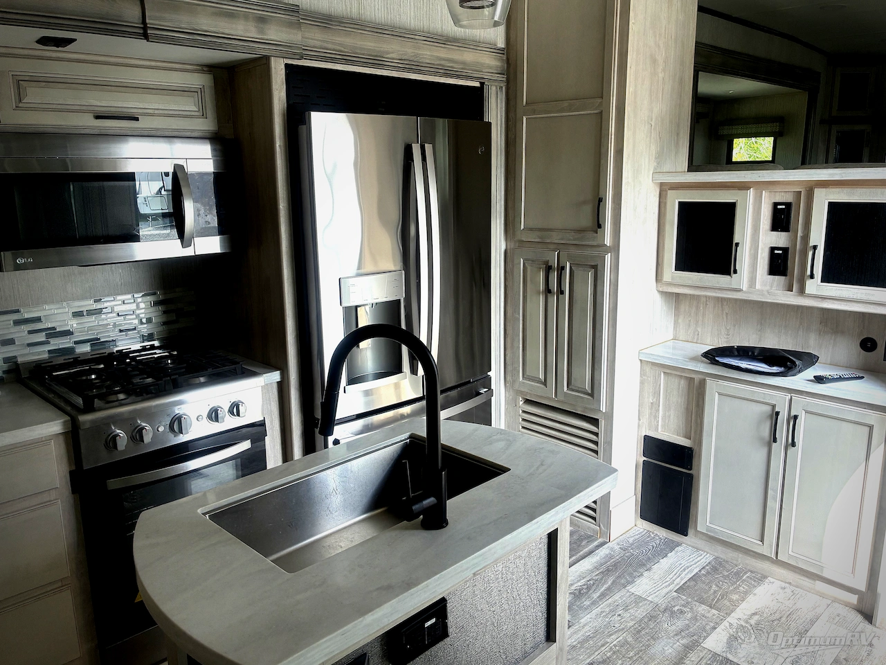 2022 Forest River Sierra 391FLRB Photo 7