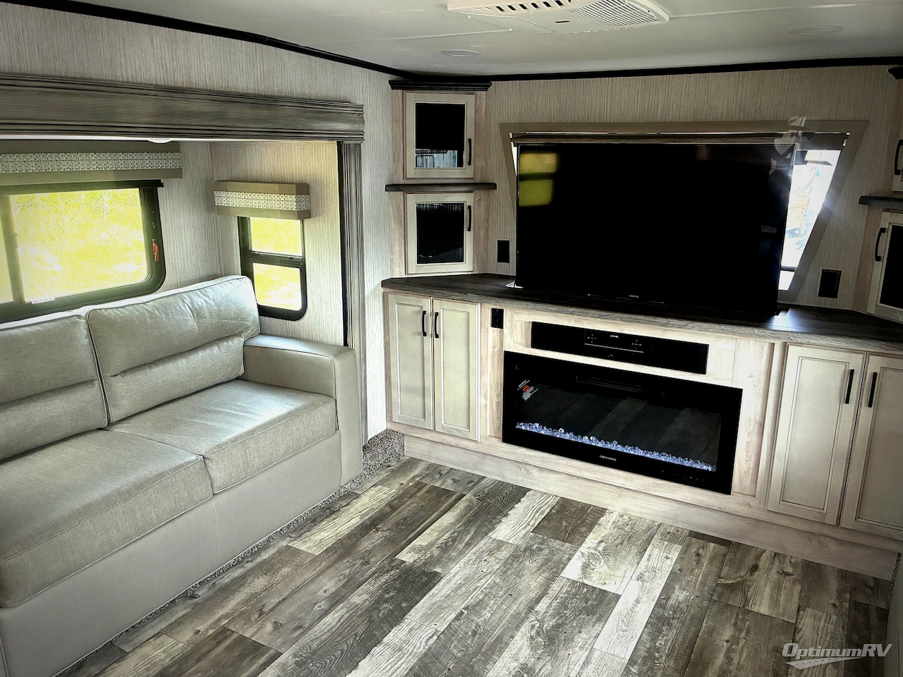 2022 Forest River Sierra 391FLRB Photo 8