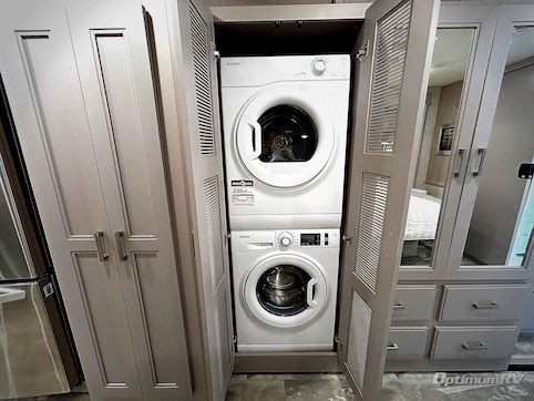2023 Thor Challenger 37FH RV Photo 4