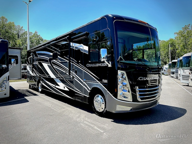 2023 Thor Challenger 37FH RV Photo 1