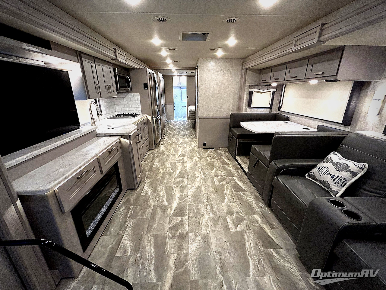 2023 Thor Challenger 37FH Photo 2