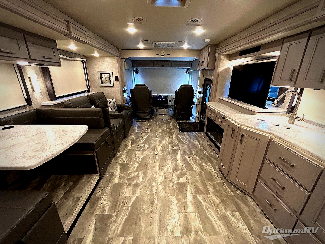 2023 Thor Challenger 37FH Photo 3
