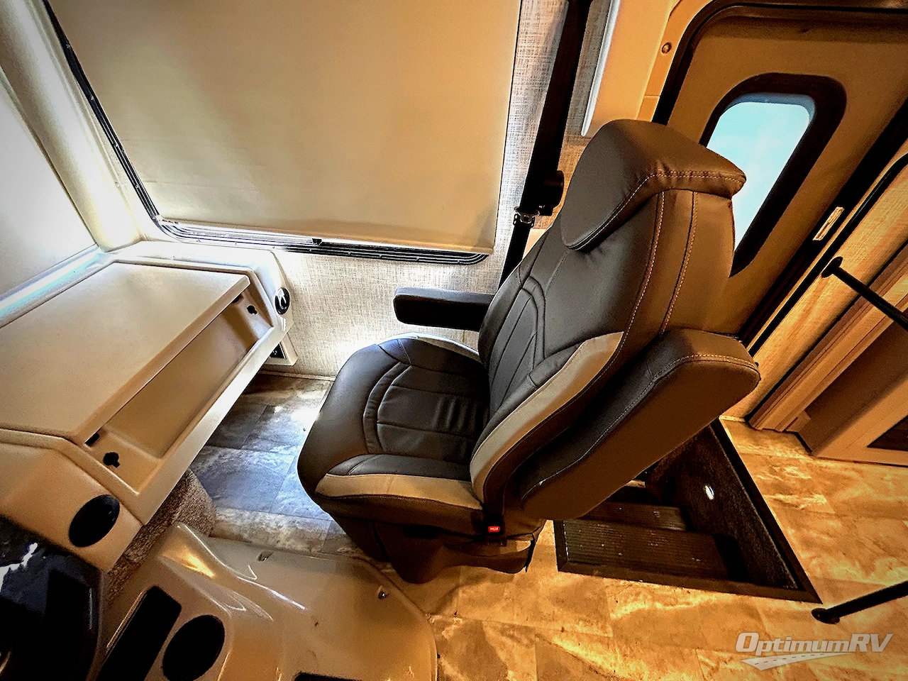2023 Thor Challenger 37FH Photo 7