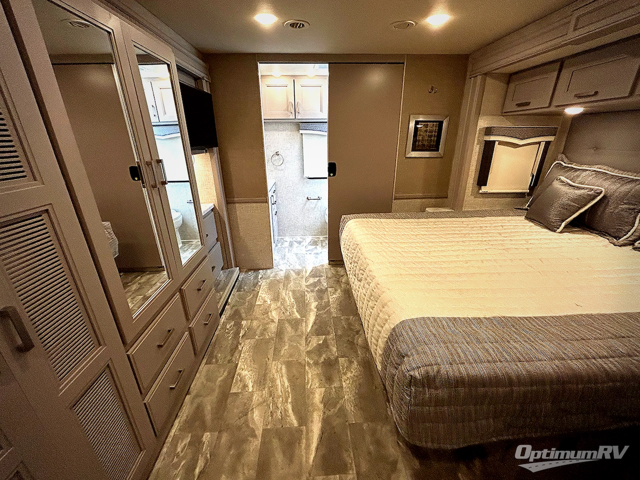 2023 Thor Challenger 37FH Photo 13