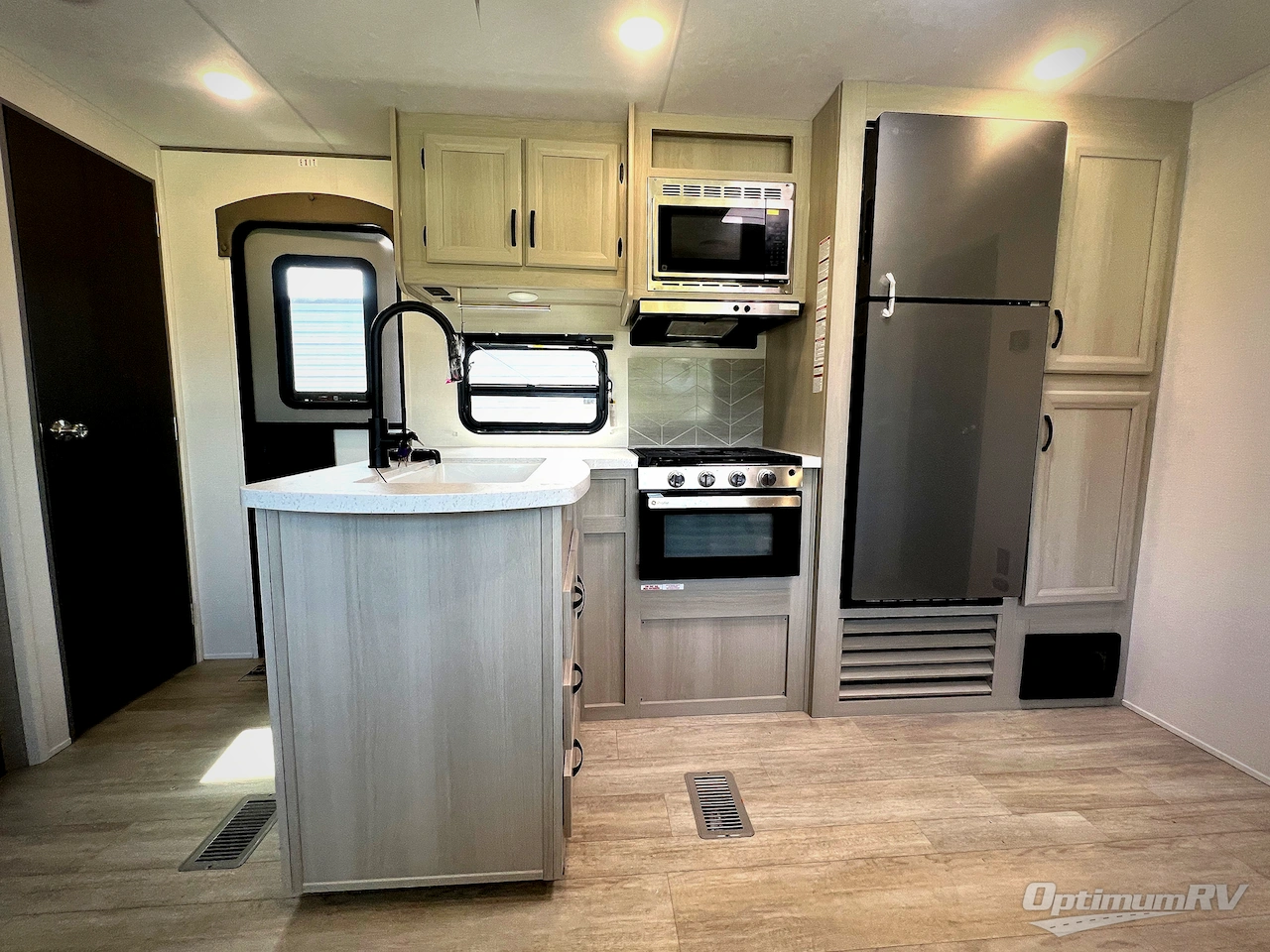 2027 Coachmen Catalina Legacy Edition 293TQBSCK Photo 10