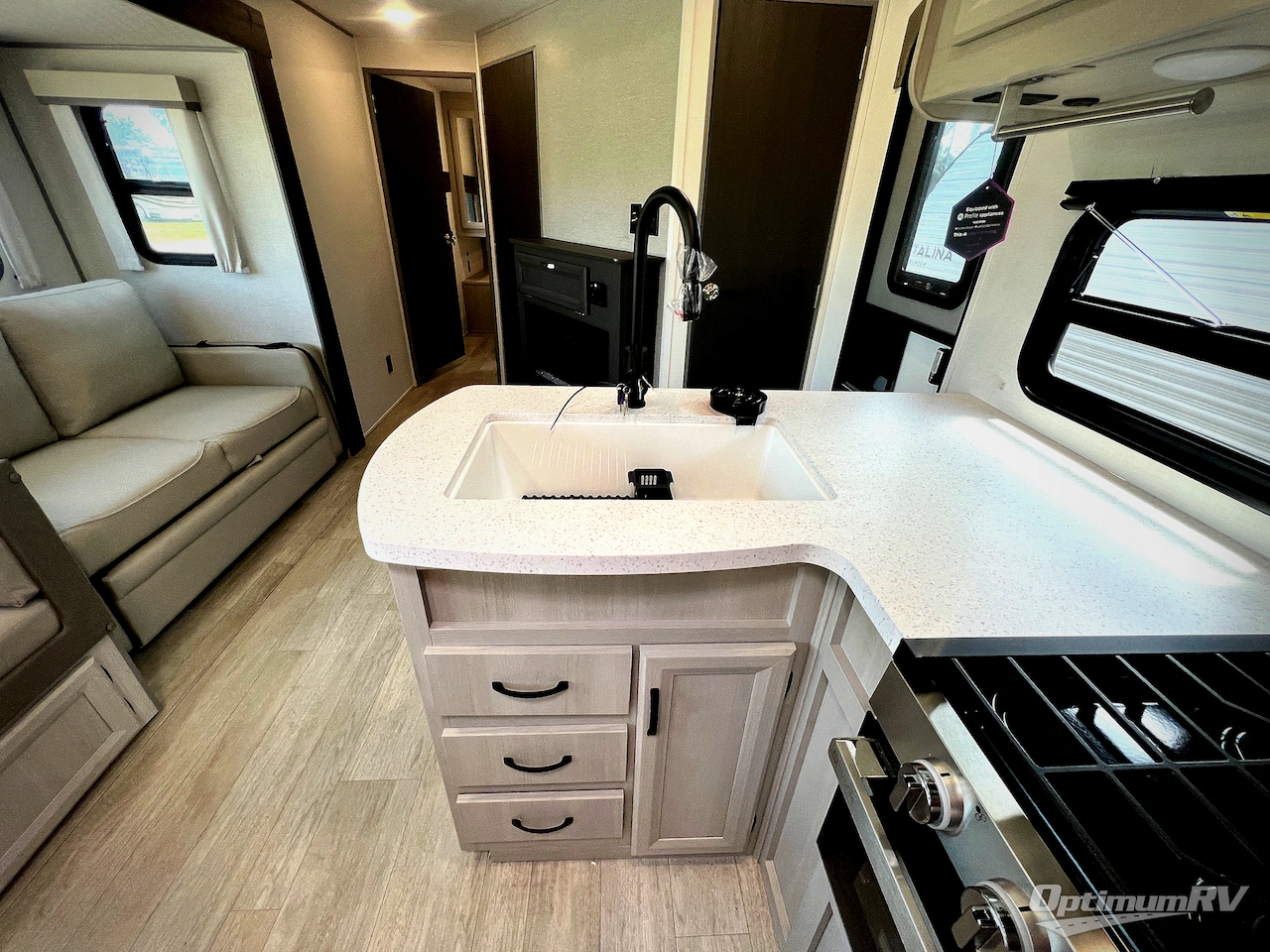2027 Coachmen Catalina Legacy Edition 293TQBSCK Photo 11