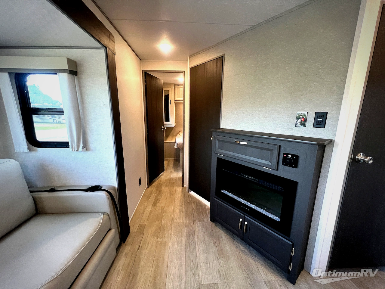 2027 Coachmen Catalina Legacy Edition 293TQBSCK Photo 17