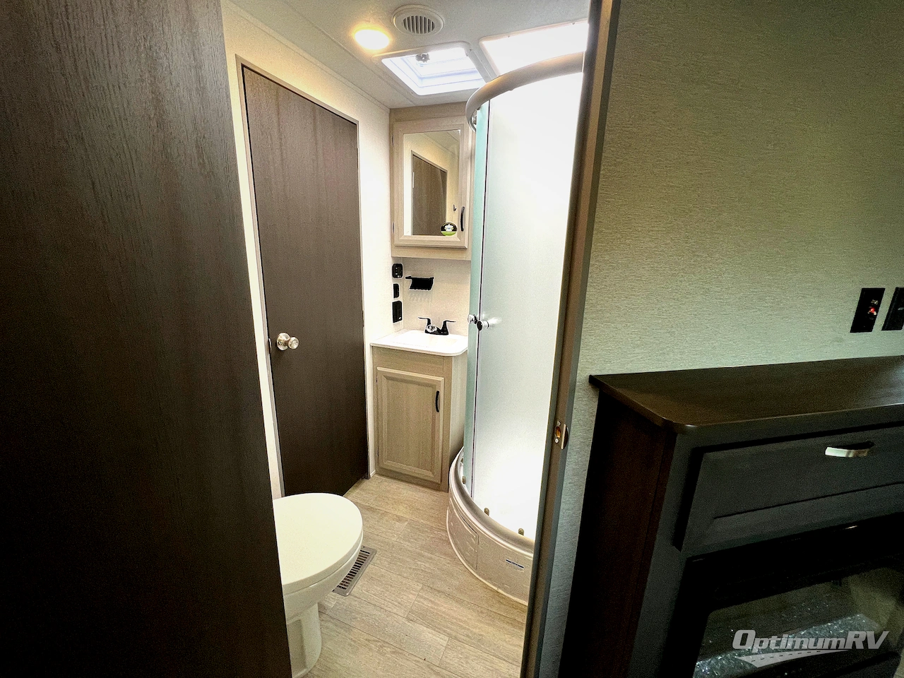 2027 Coachmen Catalina Legacy Edition 293TQBSCK Photo 19