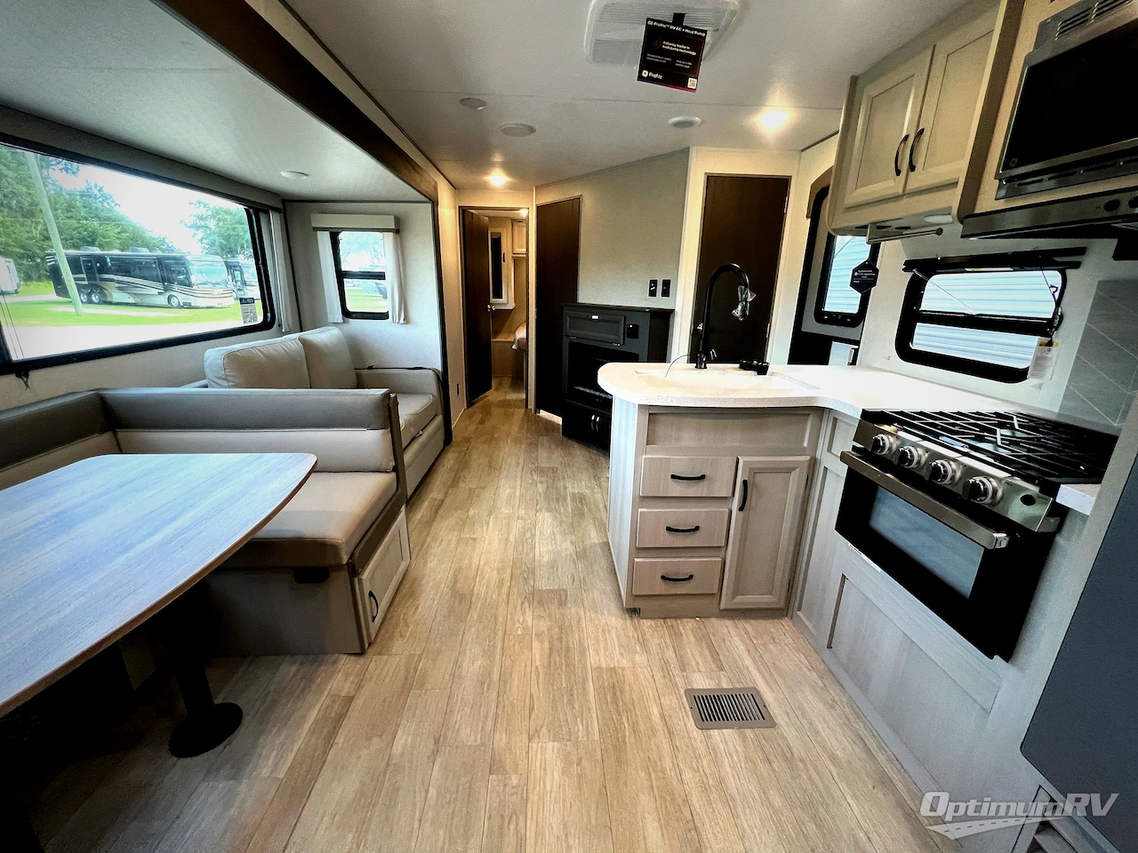 2027 Coachmen Catalina Legacy Edition 293TQBSCK Photo 22