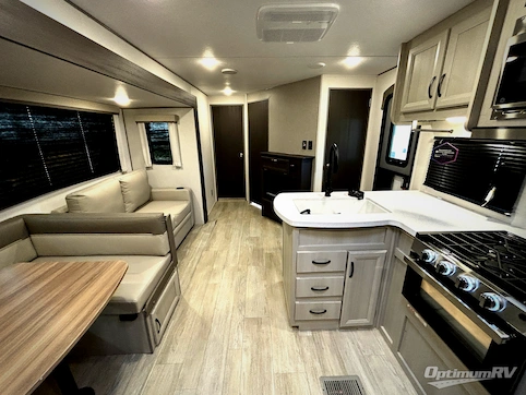 2027 Coachmen Catalina Legacy Edition 293TQBSCK RV Photo 2