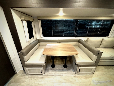 2027 Coachmen Catalina Legacy Edition 293TQBSCK RV Photo 4