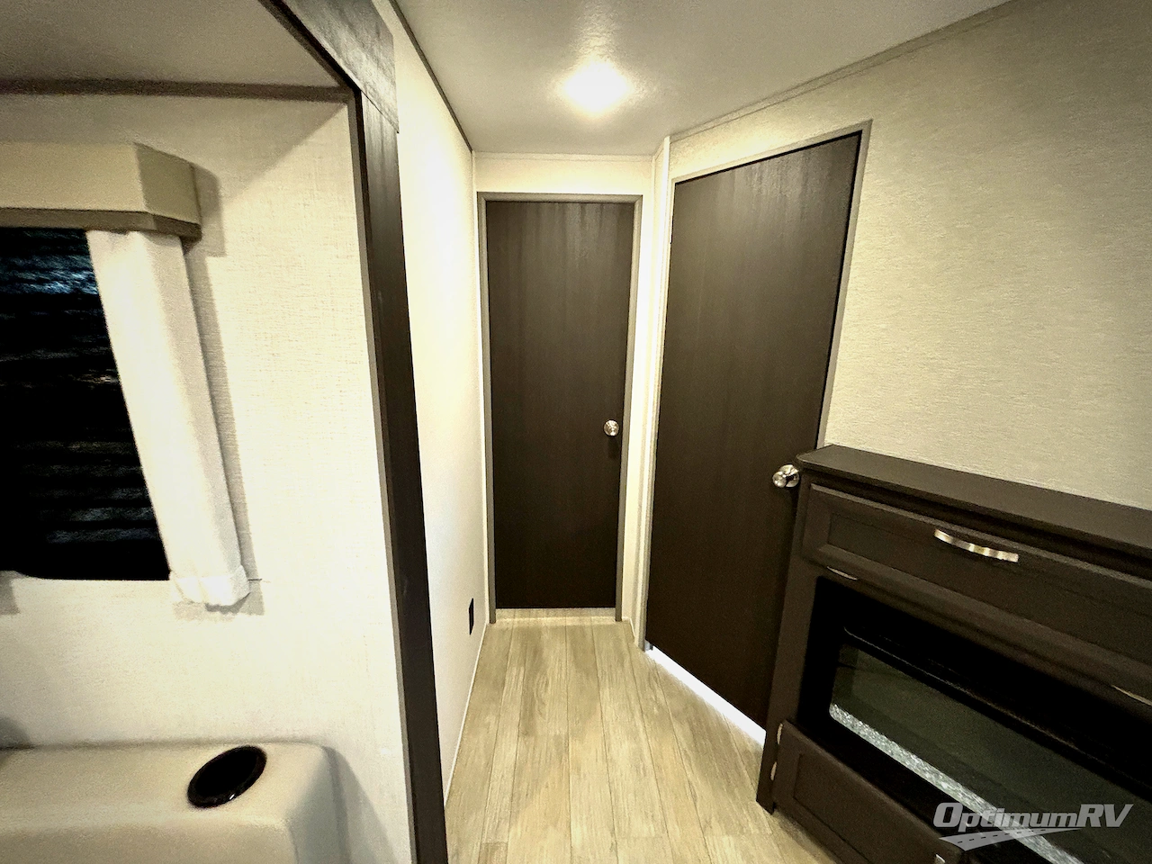 2027 Coachmen Catalina Legacy Edition 293TQBSCK Photo 7